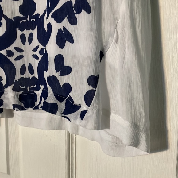 Like New Women’s Small Liz Claiborne Blue and White Bohemian Style Blouse - Picture 4 of 8